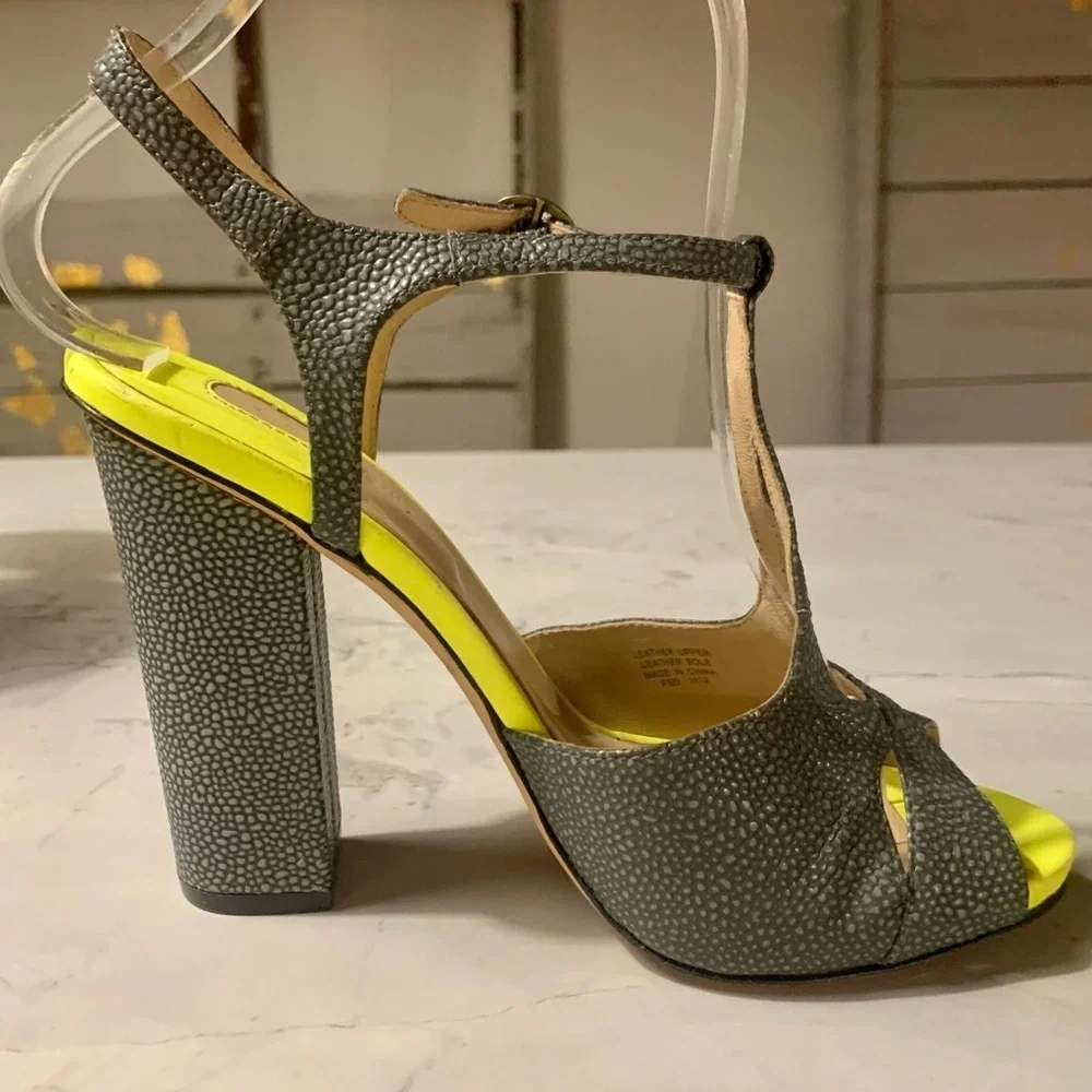 Joan & David Dadallina Gray Yellow Textured Leather T-Strap Peep Toe Sandal Sz 6